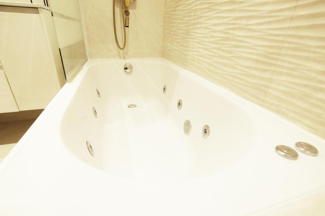 Paradise Luxurious Flat, Free Parking, 3 Double Rooms, Terrace, Jacuzzi, Fully Renovated San Sebastián Dış mekan fotoğraf