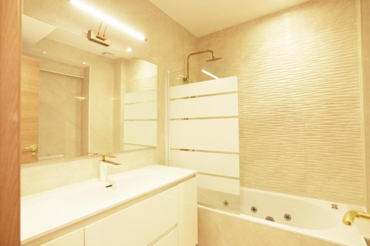 Paradise Luxurious Flat, Free Parking, 3 Double Rooms, Terrace, Jacuzzi, Fully Renovated San Sebastián Dış mekan fotoğraf