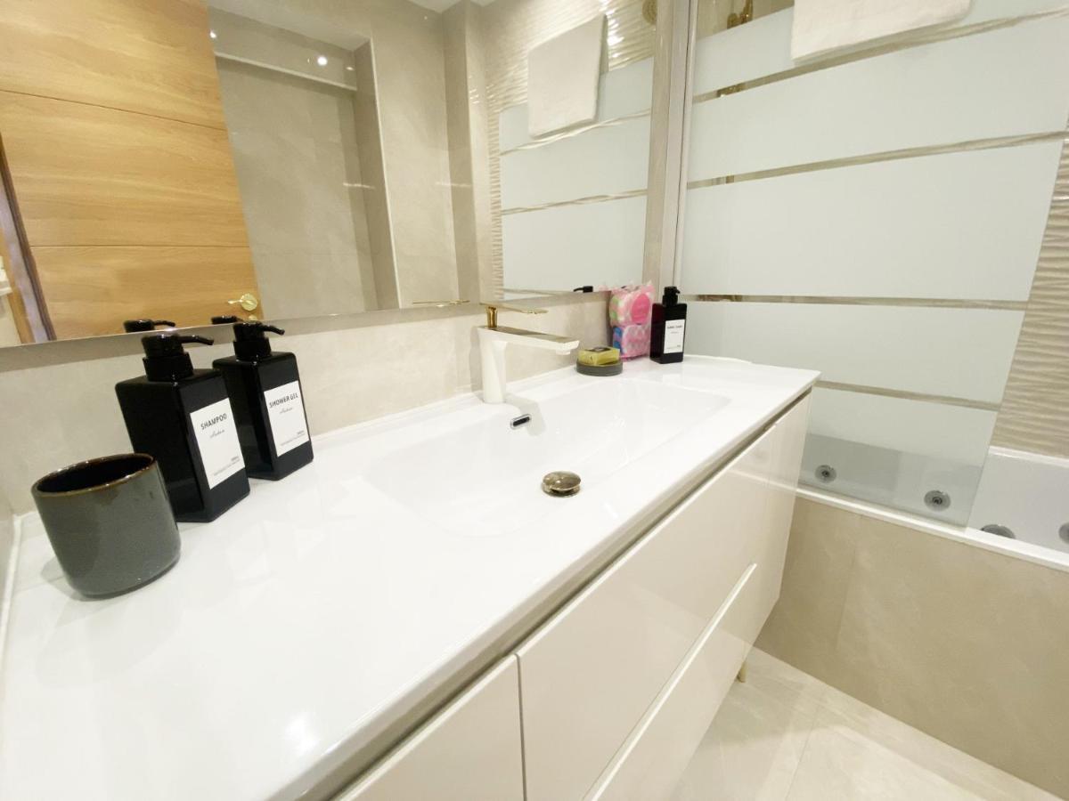 Paradise Luxurious Flat, Free Parking, 3 Double Rooms, Terrace, Jacuzzi, Fully Renovated San Sebastián Dış mekan fotoğraf